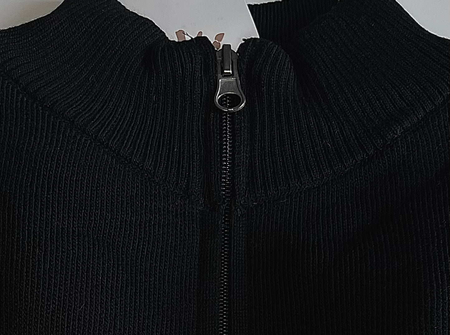 Robe pull à rayures noir et écru