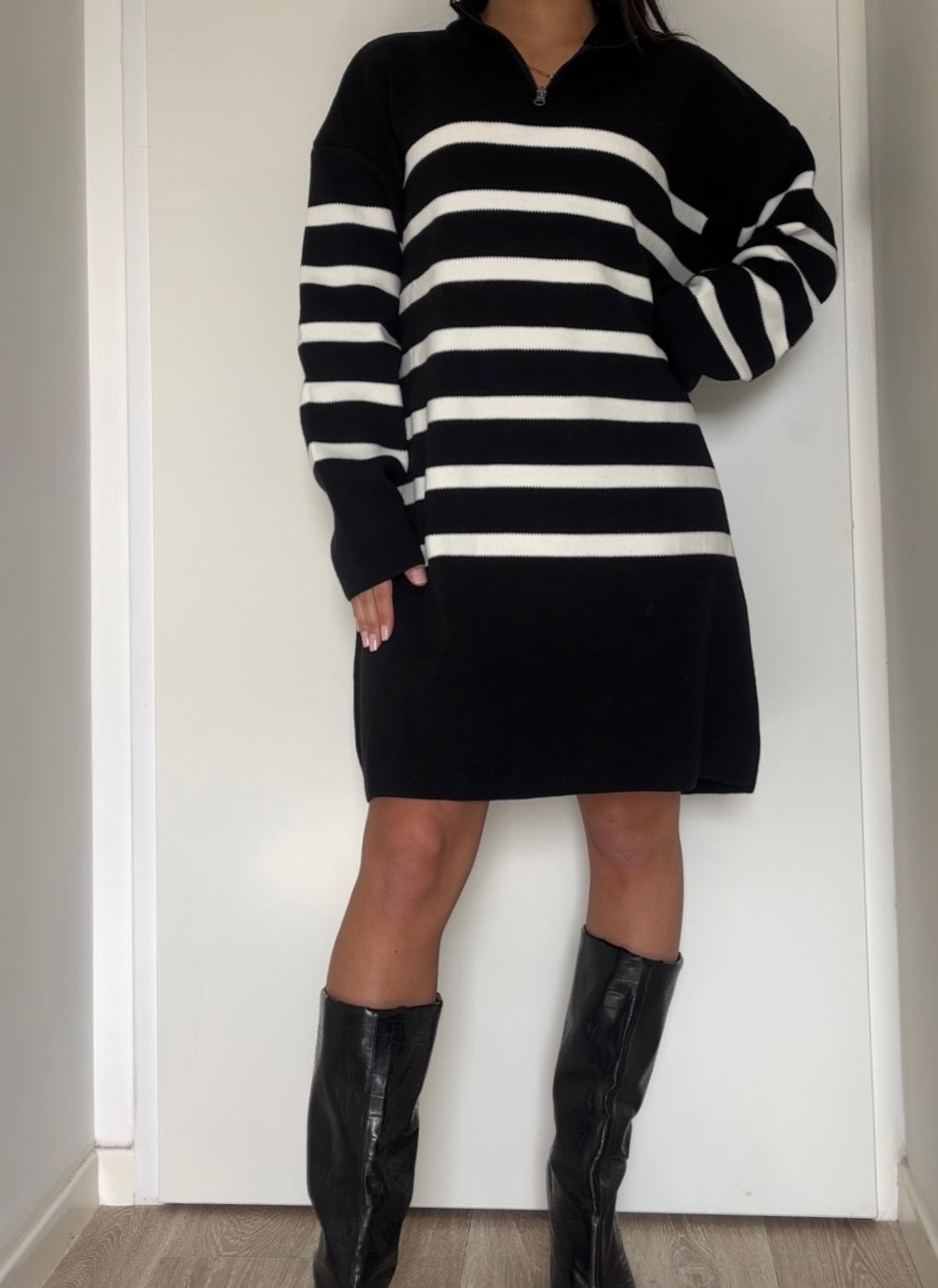 Robe pull à rayures noir et écru