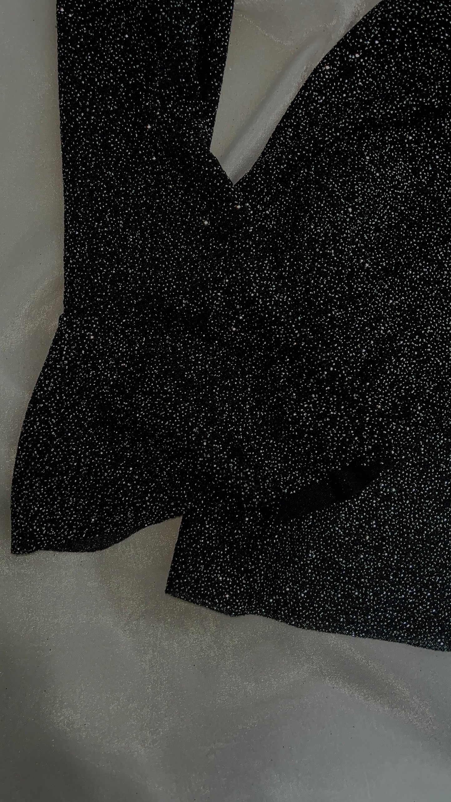 Robe Noire Pailletée avec Manches Évasées