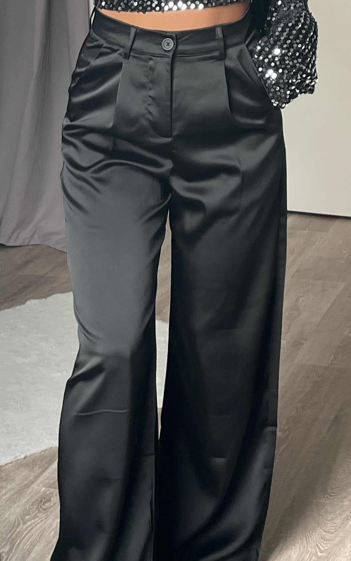 Pantalon fluide en tissu satiné